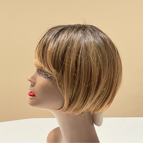 ?NWT Human Like High- Low Lights Colors Women’s Wig main image 7